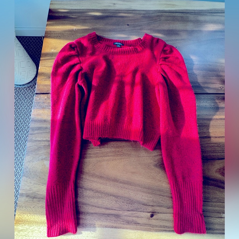 Cute red long sleeve cropped holiday sweater.